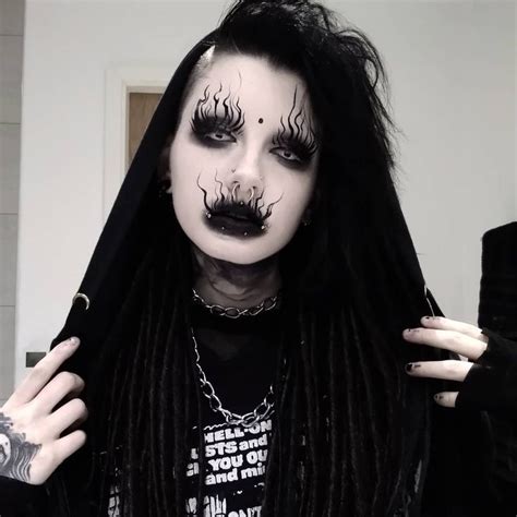 Pin by sam on Makeup 2 in 2020 | Punk makeup, Goth makeup, Gothic makeup