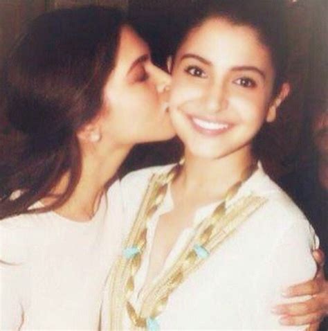 Deepika padukone and anushka sharma latest kissing pic at Censor Board's meeting ! view tha fans ...