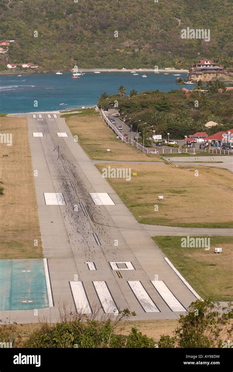 St. barts airport hi-res stock photography and images - Alamy