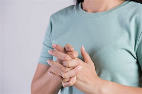 What Are the Causes of Clicking Finger Joints? - HealthRemedy123 | Easy Health & Remedy