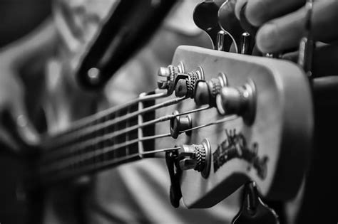 How To Tune A Bass Guitar - Complete Tuning Guide And Methods