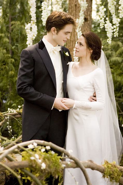 Why Twilight's Edward Cullen Is the Worst Boyfriend Ever | POPSUGAR Entertainment UK