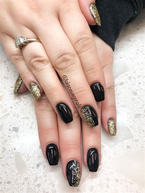 Black & Gold NYE Nails | Nails, Nye nails, Dipped nails