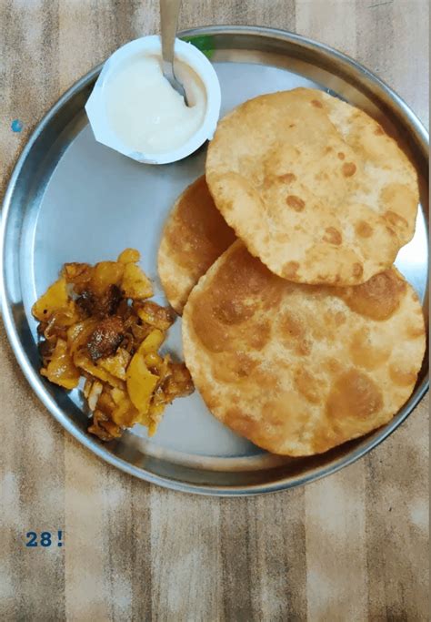 Srikhanda - Puri types Sunday! : r/IndianFoodPhotos