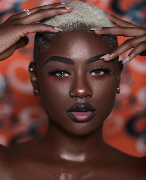 @yanjusofine_ 📸: @photomaticsmith 🖤 | Dark skin makeup