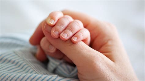 Palmar Grasp Reflex In Newborns - When It Appears, Disappears