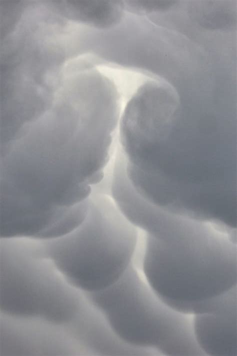 Patterns in mammatus clouds | Today's Image | EarthSky