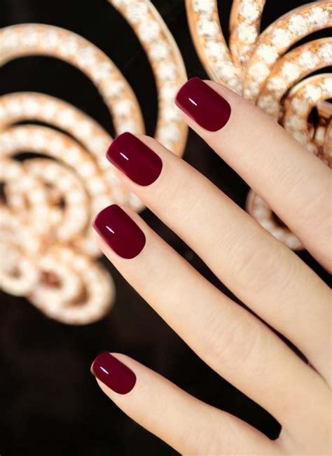 Burgundy nails – rich manicure color for every season of the year