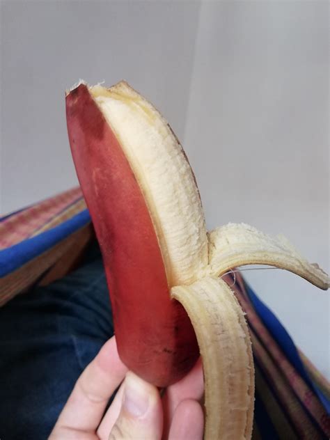 This banana is red : r/mildlyinteresting