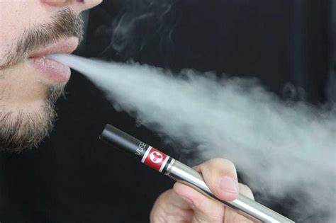 Need to Know The Effects of Vaping on Teeth | Causes and Prevention