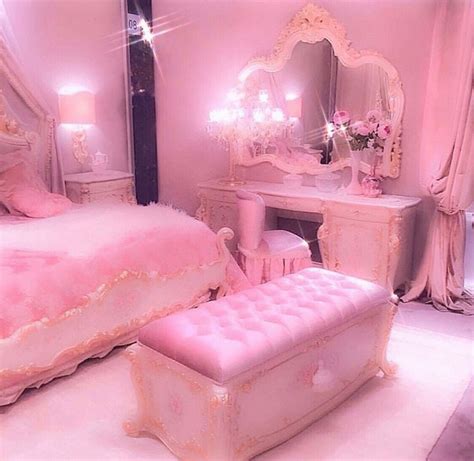 Baddie Aesthetic Rooms / The pink theme is perfect for a girly, cute wall or photo collage for ...