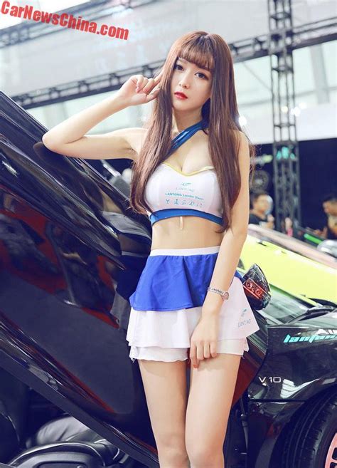 Pretty Chinese Car Girls On The Tuning Show