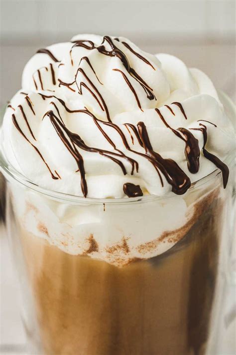 Easy 5-minutes Iced Mocha Latte Recipe - Sweetly Cakes