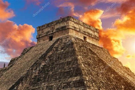 Kukulkan Pyramid, Chichen Itza — Stock Photo © SOMATUSCANI #19024961