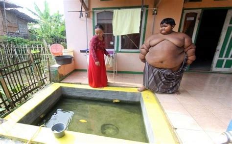 World's fattest kid: This 10-year-old boy weighs 192 kg, is a tourist attraction - FYI News