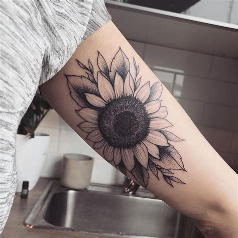 Não perca 32 inspirações de tattoos florais - Blog Tattoo2me | Sunflower tattoo sleeve, Tattoos ...