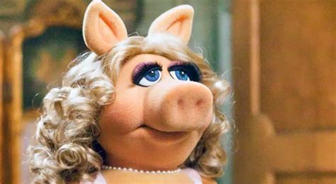 Miss Piggy from The Muppet Movie | CharacTour