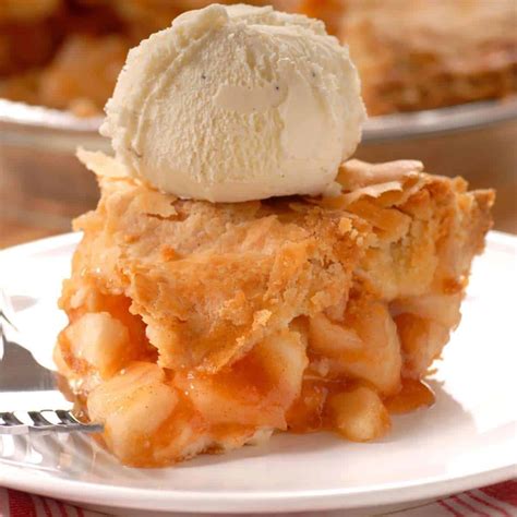 Apple Pie With Vanilla Ice Cream on Top - Delicrunch