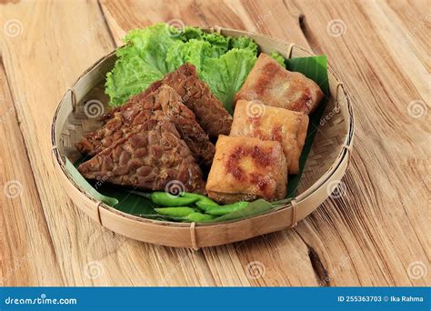 Tahu Tempe Bacem. Tofu and Tempeh with Sweet Spices Stock Image - Image of fried, traditional ...