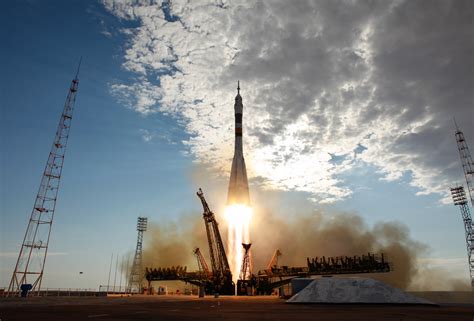 File:Soyuz TMA-05M rocket launches from Baikonur 4.jpg - Wikimedia Commons