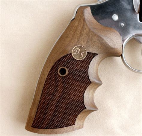 Colt Python & Officer custom pistol grips | Bestpistolgrips