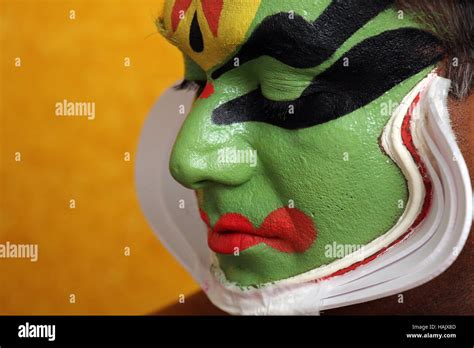 Kathakali makeup hi-res stock photography and images - Alamy