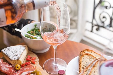 The Best Wine & Food Pairings For Sparkling, Dry Rosé & More