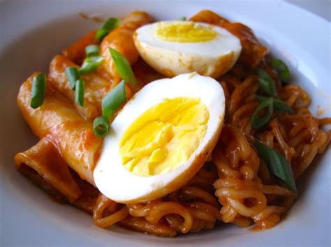 Rabokki (Ramen + Tteokbokki) | Tteokbokki, Asian recipes, Lunches and dinners