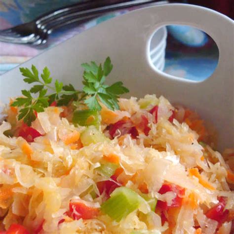 Traditional German Sauerkraut Salad – Omas Sauerkrautsalat Rezept.