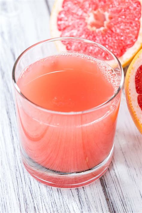 Grapefruit Juice (Recipe & Benefits of Grapefruit) - IzzyCooking