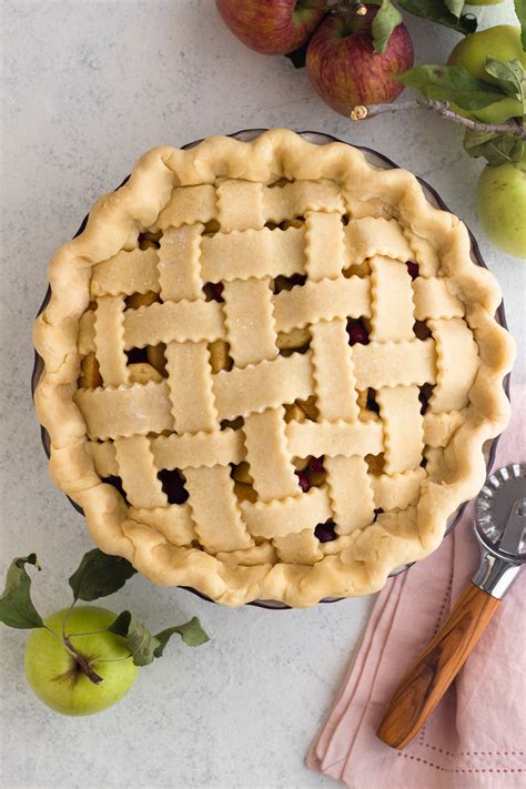 How to Make a Lattice Pie Crust - Always Eat Dessert