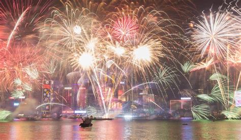 Chinese New Year Fireworks 2024 Hong Kong - Netti Adriaens