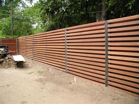 10+ Modern Wooden Fence Designs – DECOOMO