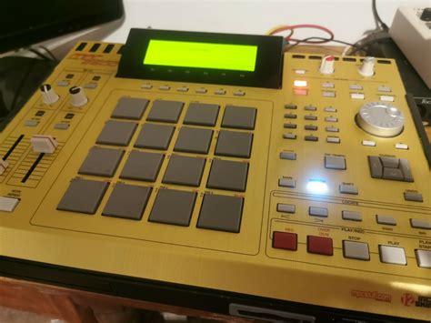 Akai MPC 2500 with 128MB RAM – MPCHunter