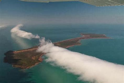 Mysterious Cloud Formation - The Morning Glory Cloud - Unbelievable Info