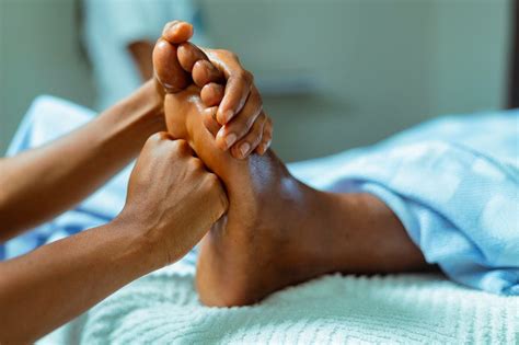 Foot Pain: Causes and Treatment - Feet First Clinic