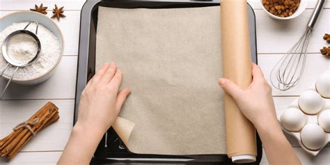 5 Easy Steps to Line Cake Pan with Parchment Paper