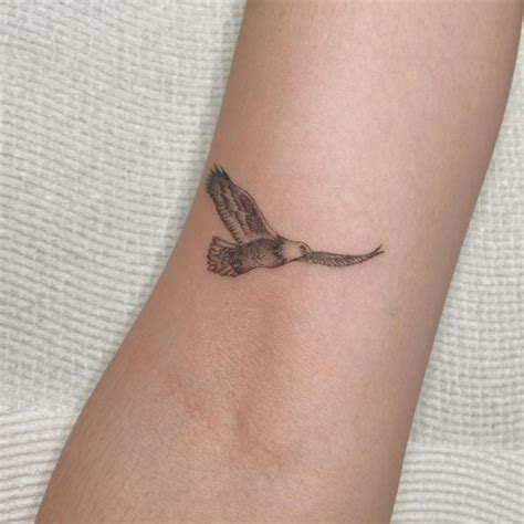 Discover 80+ minimalist eagle tattoo best - in.cdgdbentre