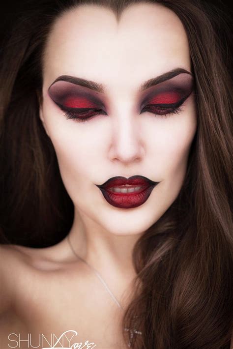 42 Glam and Sexy Vampire Makeup Ideas 2020