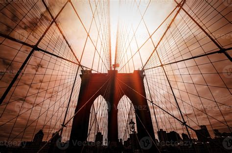 Brooklyn Bridge Silhouette 18116332 Stock Photo at Vecteezy