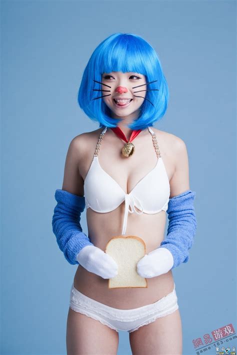 Cosplay Doraemon phiên bản đục khoét tuổi thơ