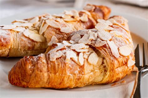 Croissants aux amandes – The Nosey Chef