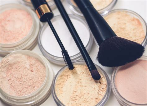 🏅 7 Best Setting Powders for Dry Skin in 2022 | ClothedUp