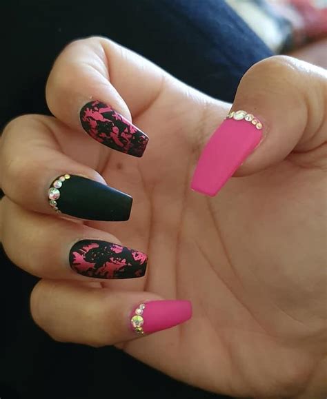 Pink And Black Nail Designs 2020 / You do not always have to design ...