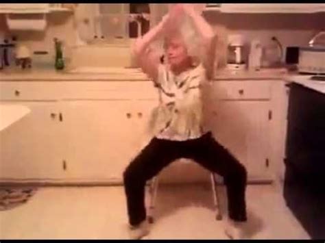 funny old lady dancing in the kitchen to music | Old lady dancing, Dancing in the kitchen, Funny ...