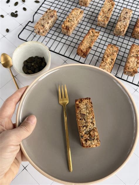 Healthy granola bars without sugar- a great source of energy! - sabrina's table