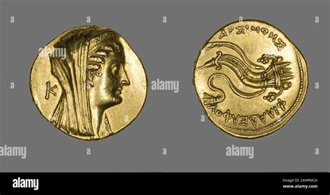 Ancient egyptian gold coins hi-res stock photography and images - Alamy