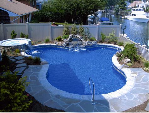 Swimming Pool Design for Your Beautiful Yard | HomesFeed