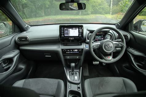 2023 Toyota Yaris Cross Hybrid evaluate - offroadingblog.com