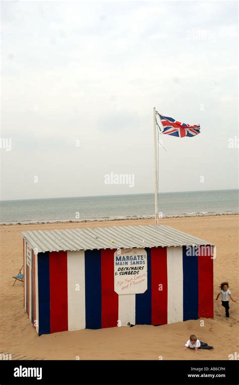 Margate Beach Stock Photo: 12792904 - Alamy